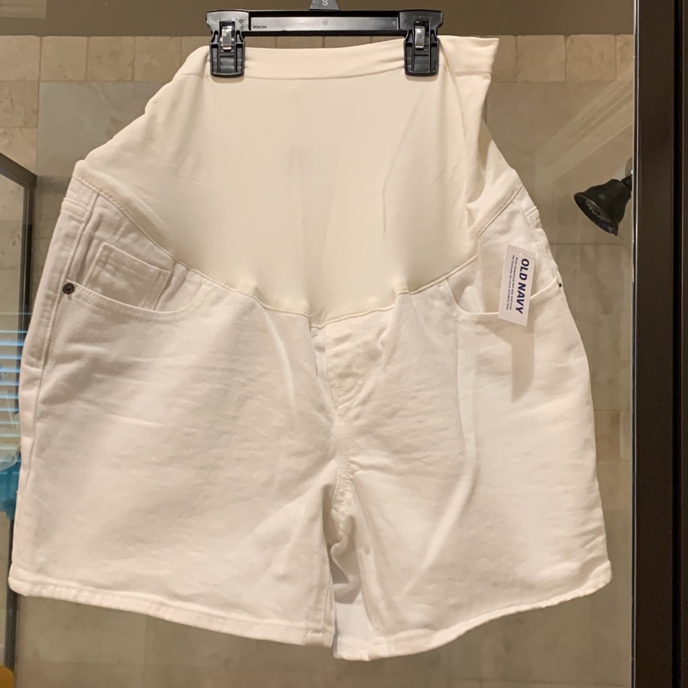 Women’s size 12 maternity shorts